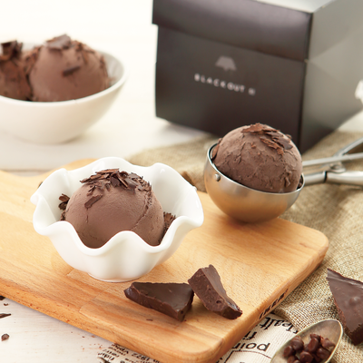 BAC-黑巧克力冰淇淋-使用72%比利時巧克力-同時加入巧克力脆片，口感更有層次
