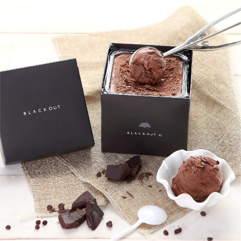 BAC-黑巧克力冰淇淋-使用72%比利時巧克力-同時加入巧克力脆片，口感更有層次